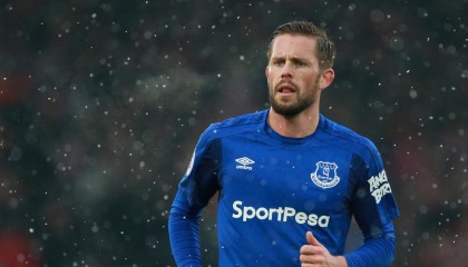 -女足比赛中，中国队防守稳健，完胜对手，中国队 女足